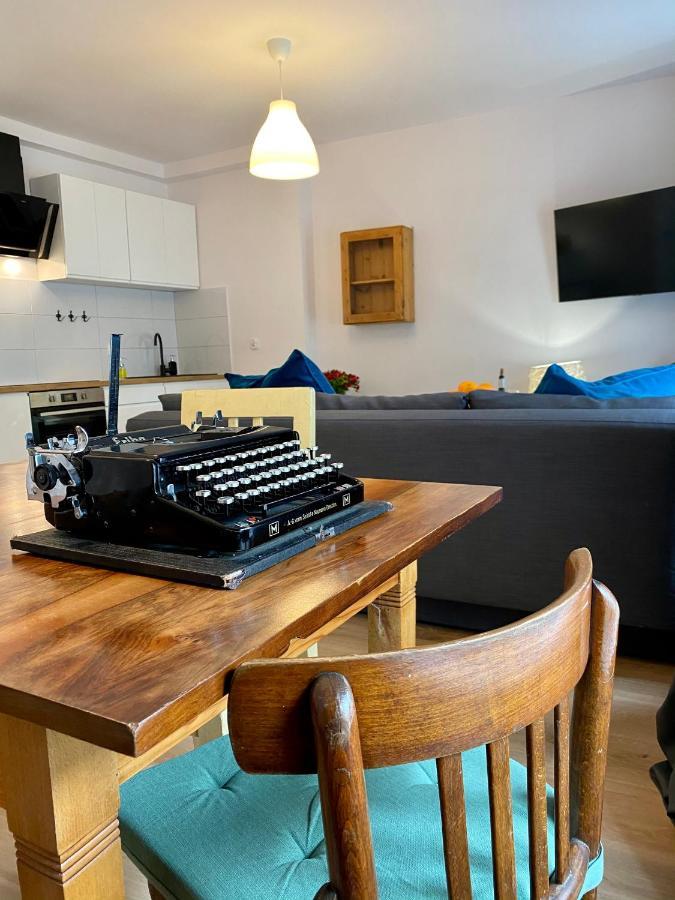 Apartament Hrabala 옐레니아구라 외부 사진