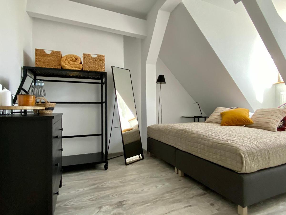 Apartament Hrabala 옐레니아구라 외부 사진